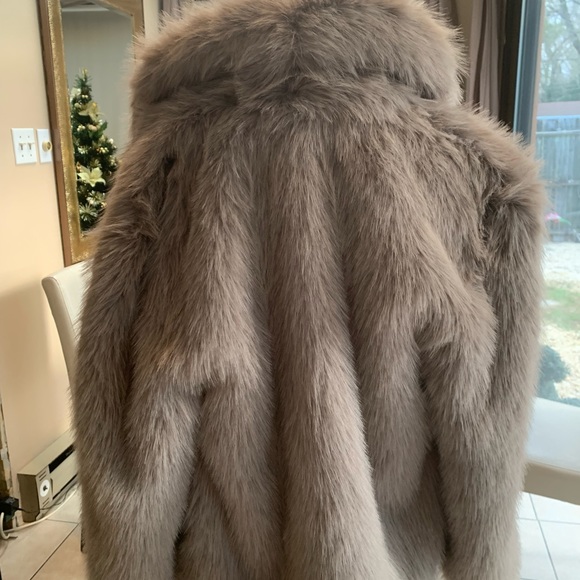 7 For All Mankind- Stunning, Chic Appearance, Faux Fur Chubby Jacket. Taupe - Picture 3 of 10